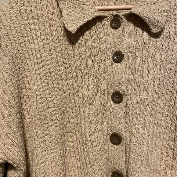 Super comfy cardigan 🐻 - Picture 3 of 3